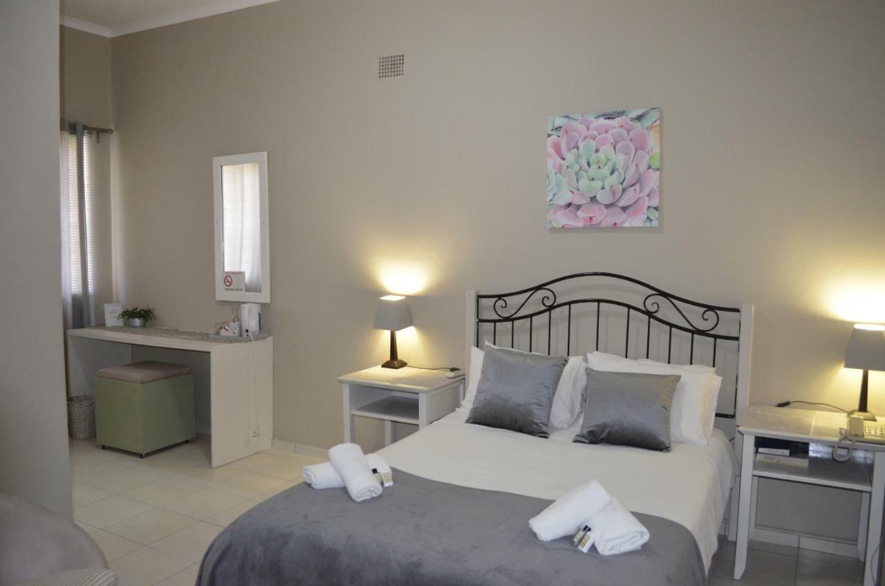 Mariental Hotel Cc Екстериор снимка